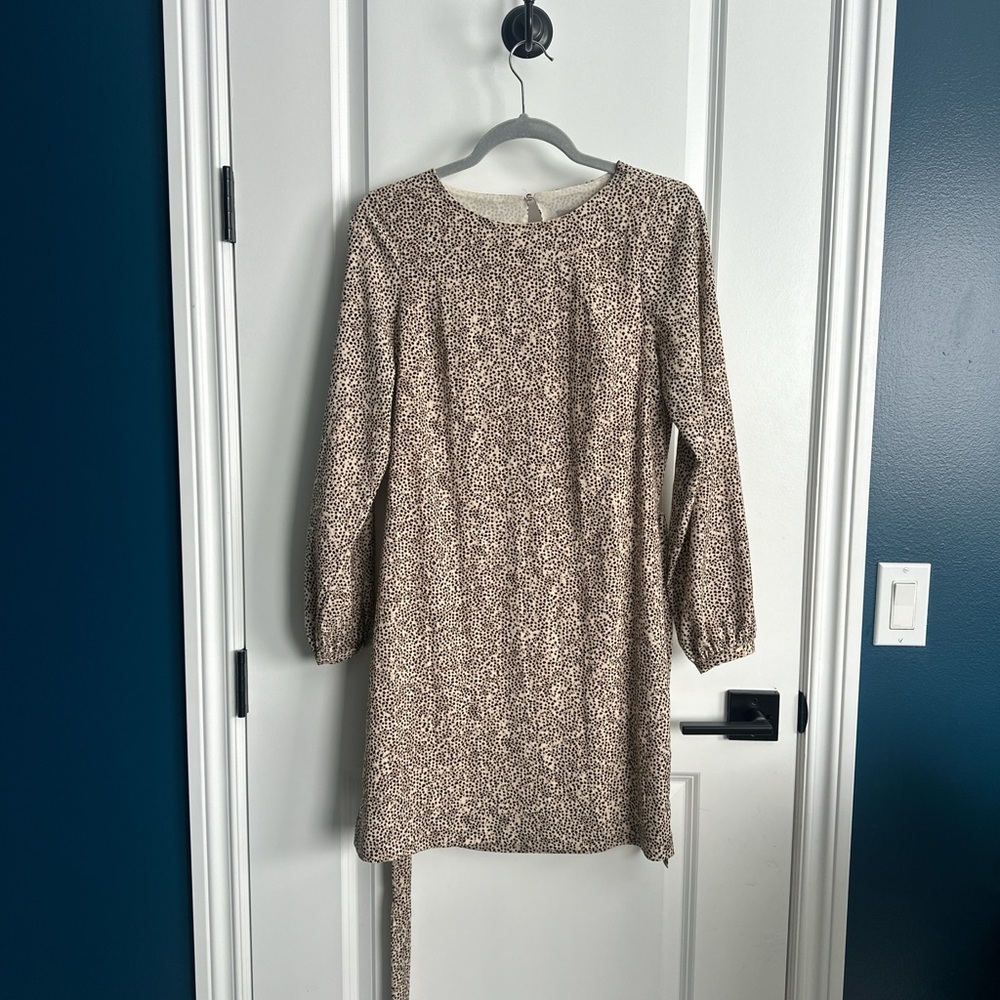 Gorgeous gold and cream with black speckles midi dress with tie waist detail